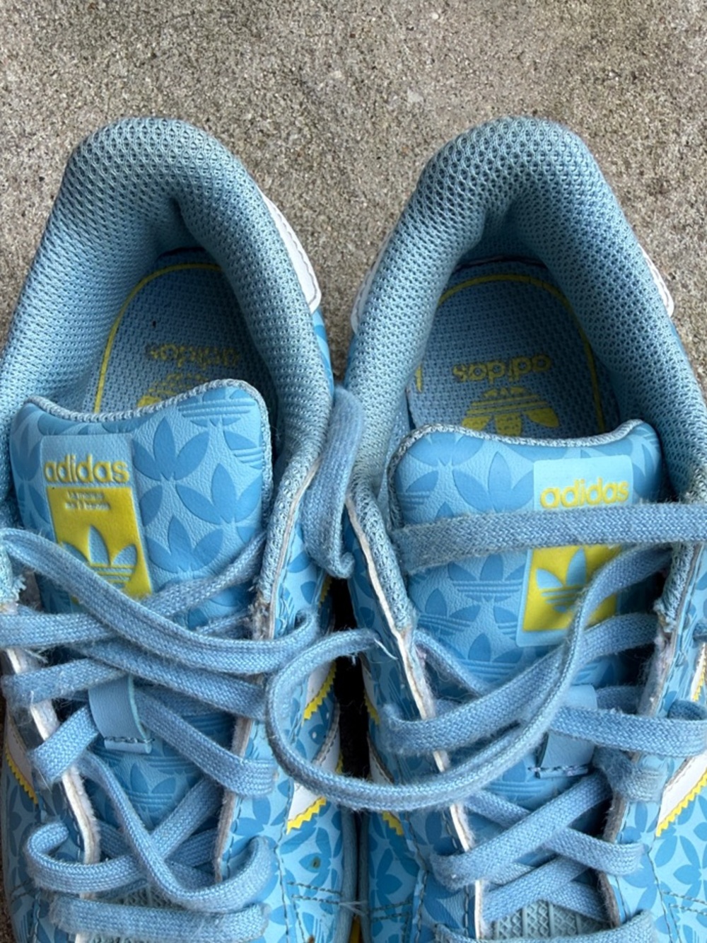 adidas Kids Light Blue Sneakers with Yellow Accents   Unisex